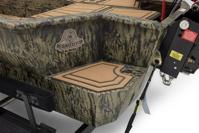 Slide: The Image of 2025 Tracker Grizzly 1650 T Prairie Wings Edition, camo design, durable all-welded construction. - 25