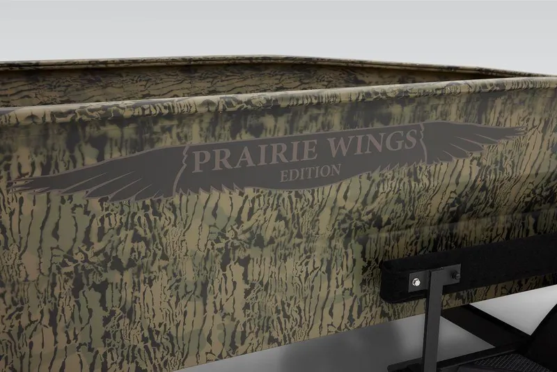 Slide: The Image of 2025 Tracker Grizzly 1650 T Prairie Wings Edition with camouflage design. - 39