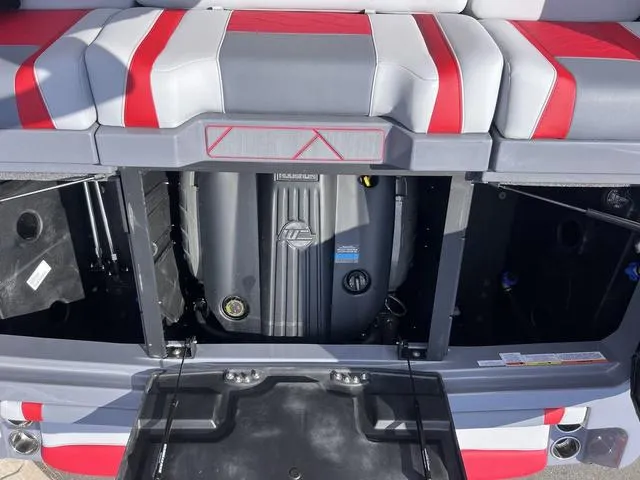 Slide: The Image of Malibu Wakesetter 23 LSV 2025 - 10