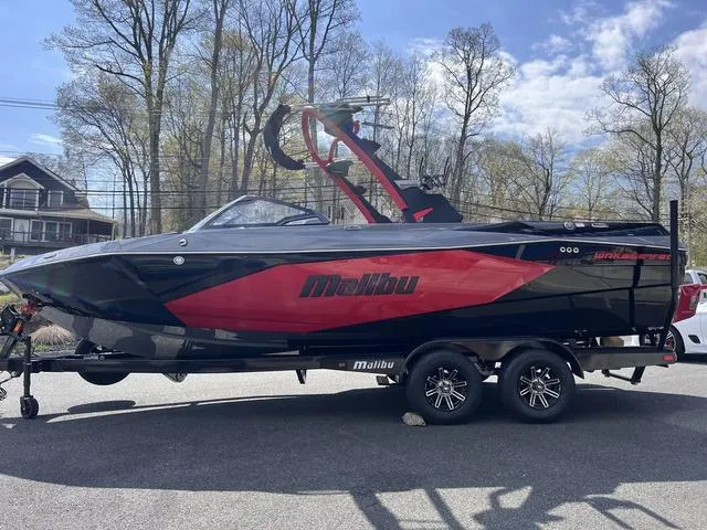 Slide: The Image of Malibu Wakesetter 23 LSV 2025 - 14