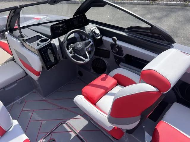 Slide: The Image of Malibu Wakesetter 23 LSV 2025 - 4