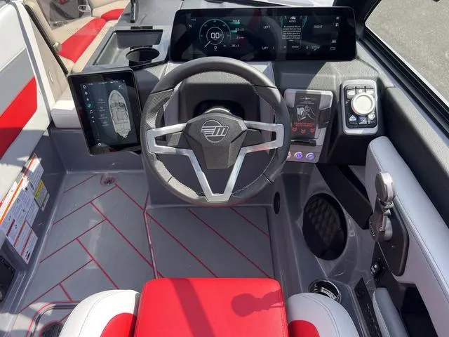 Slide: The Image of Malibu Wakesetter 23 LSV 2025 - 5