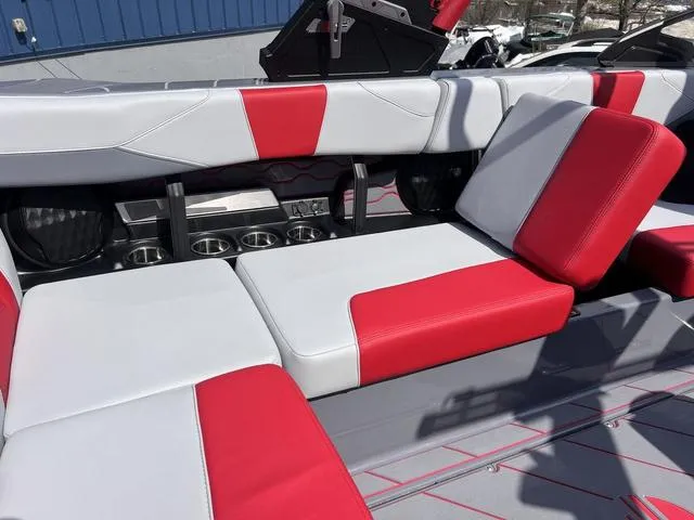 Slide: The Image of Malibu Wakesetter 23 LSV 2025 - 9