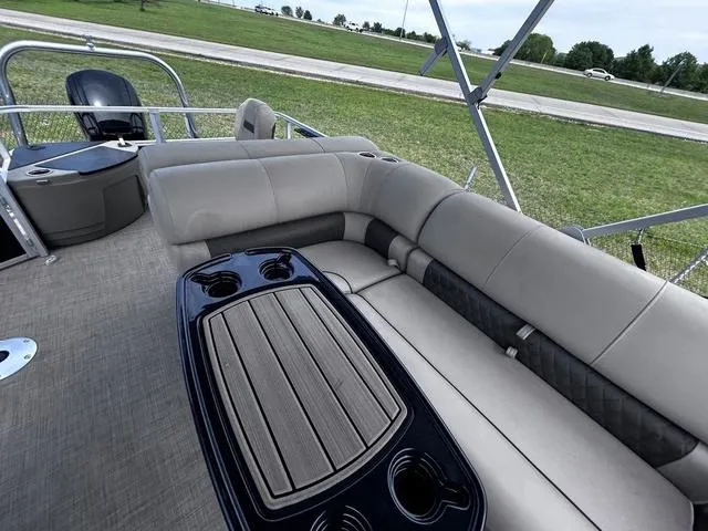 Slide: The Image of Sun Tracker Sportfish™ 20 DLX 2023 - 11