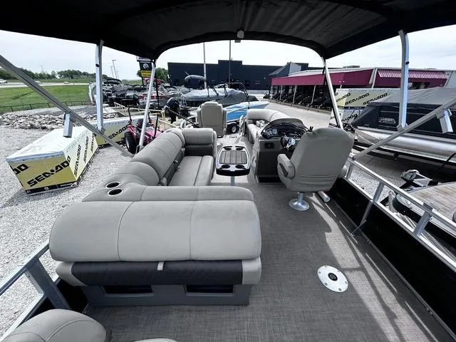 Slide: The Image of Sun Tracker Sportfish™ 20 DLX 2023 - 13