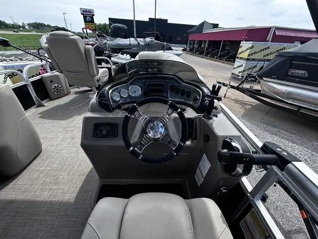 Slide: The Image of Sun Tracker Sportfish™ 20 DLX 2023 - 14