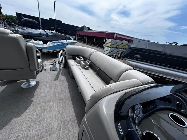 Slide: The Image of Sun Tracker Sportfish™ 20 DLX 2023 - 15