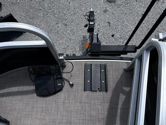 Slide: The Image of Sun Tracker Sportfish™ 20 DLX 2023 - 17