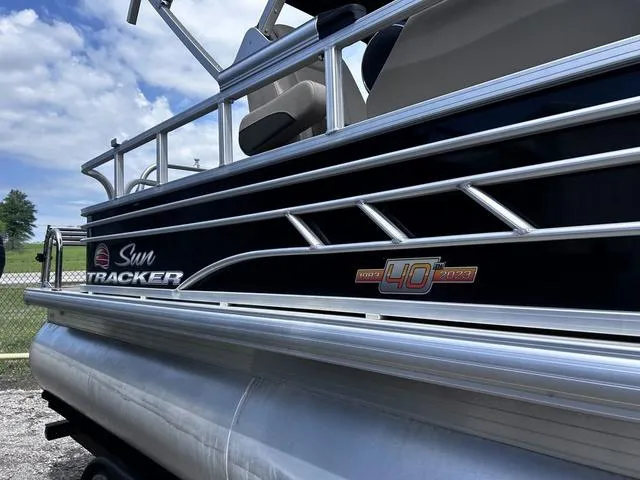 Slide: The Image of Sun Tracker Sportfish™ 20 DLX 2023 - 3