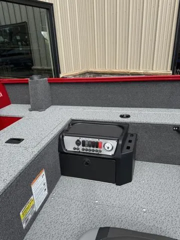 Slide: The Image of Lund 1650 Rebel XL Tiller 2025 - 5