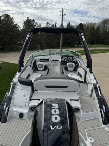 Slide: The Image of Crownline Boats 250 XSS 2025 - 8