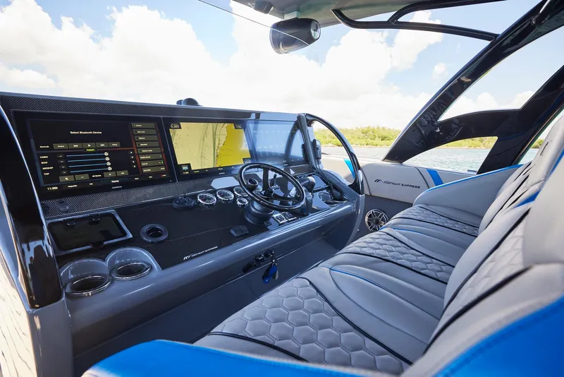 Slide: The Image of Midnight Express 43' Open 2017 - 12