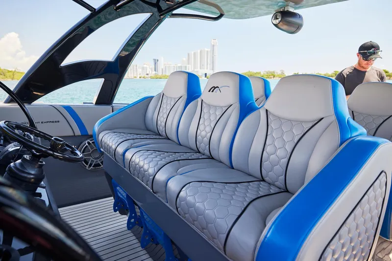 Slide: The Image of Midnight Express 43' Open 2017 - 13