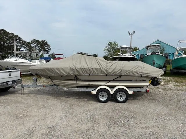 Slide: The Image of Covered 2006 Sea Ray 200 Select boat on trailer in outdoor storage area. - 12
