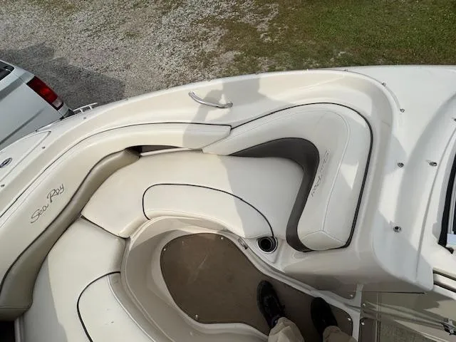 Slide: The Image of 2006 Sea Ray 200 Select boat interior with white cushioned seating. - 22