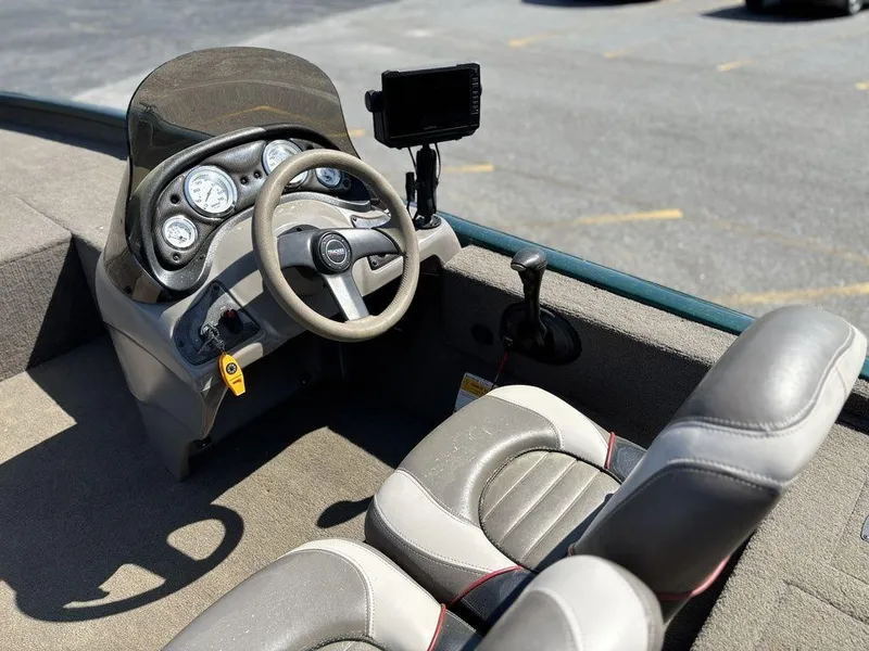 Slide: The Image of 2004 Tracker Pro Team 185 boat interior with steering wheel and dashboard. - 10