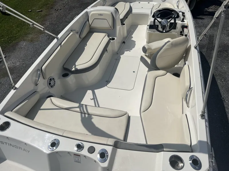 Slide: The Image of Stingray 182 SC 2023 - 5