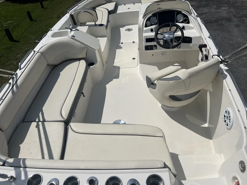 Slide: The Image of Stingray 212 SC 2023 - 3