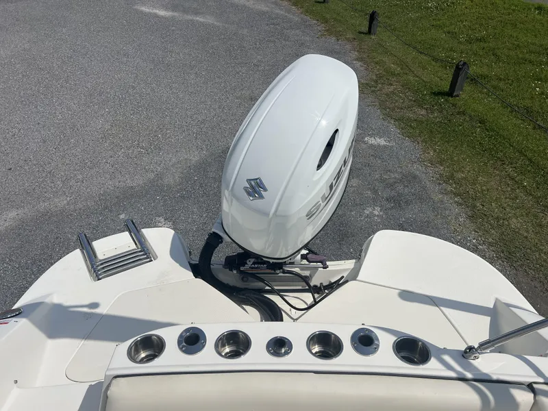 Slide: The Image of Stingray 212 SC 2023 - 4