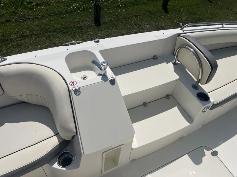 Slide: The Image of Stingray 212 SC 2023 - 7