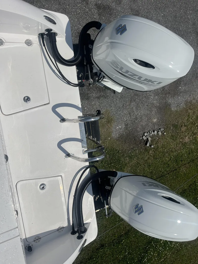 Slide: The Image of Twin Vee 2440GX 2023 - 8