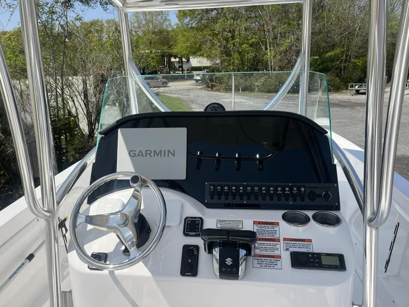 Slide: The Image of Twin Vee 2440GX 2023 - 9