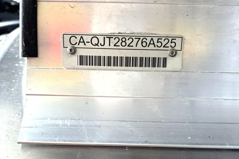 Slide: The Image of 2025 Princecraft Vectra 21 RL boat identification plate with serial number and barcode. - 20