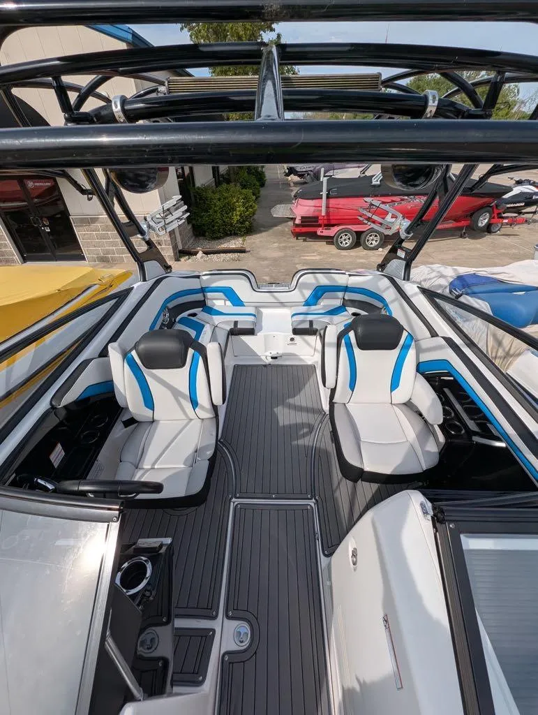 Slide: The Image of Yamaha 242 X E-Series 2017 - 10