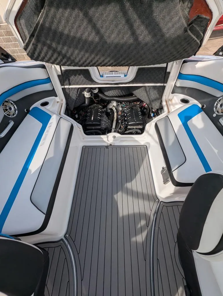 Slide: The Image of Yamaha 242 X E-Series 2017 - 11