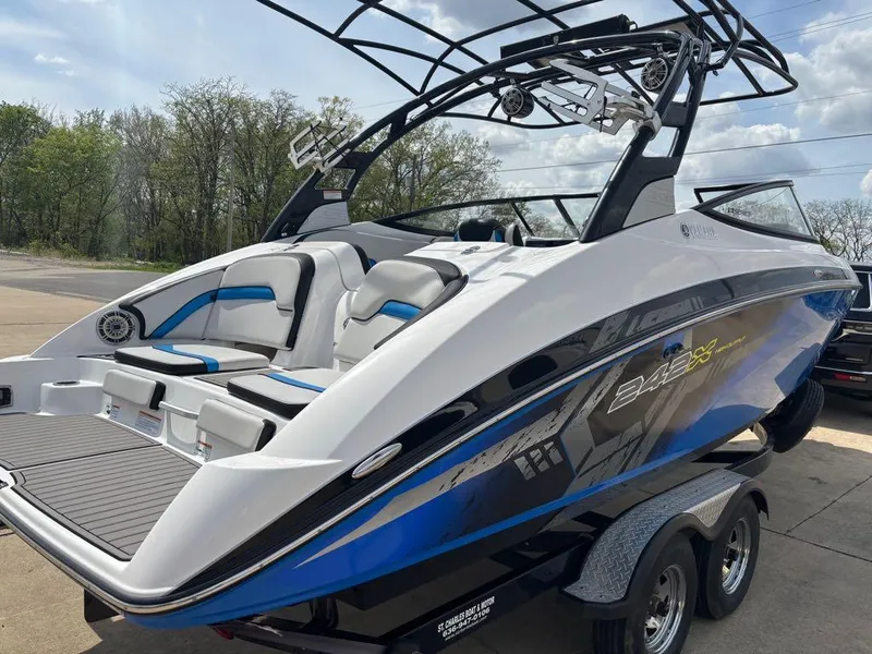 Slide: The Image of Yamaha 242 X E-Series 2017 - 3