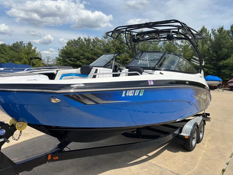 Slide: The Image of Yamaha 242 X E-Series 2017 - 5