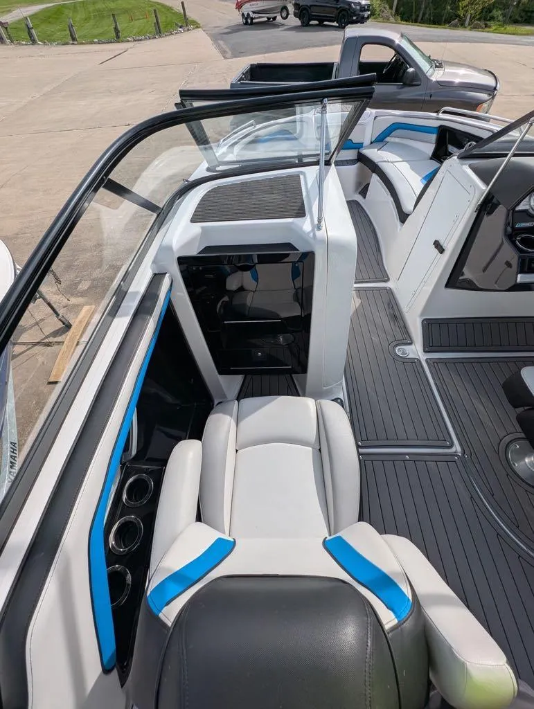 Slide: The Image of Yamaha 242 X E-Series 2017 - 7