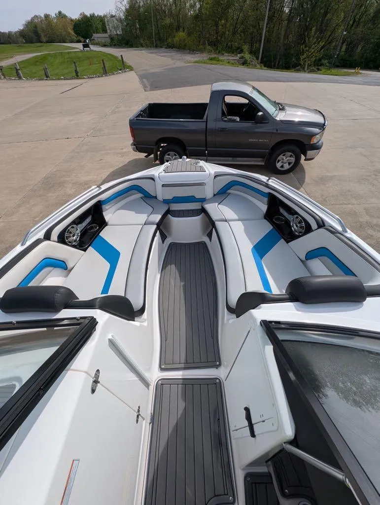 Slide: The Image of Yamaha 242 X E-Series 2017 - 9