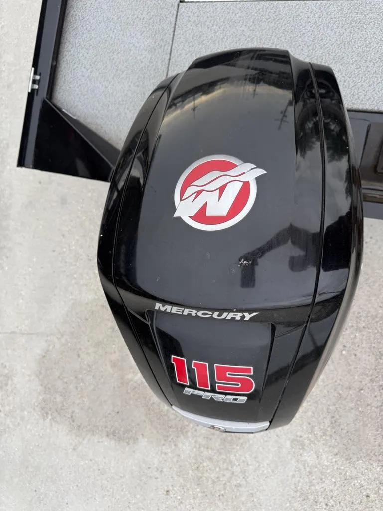 Slide: The Image of Tracker 190 TX 2019 - 11