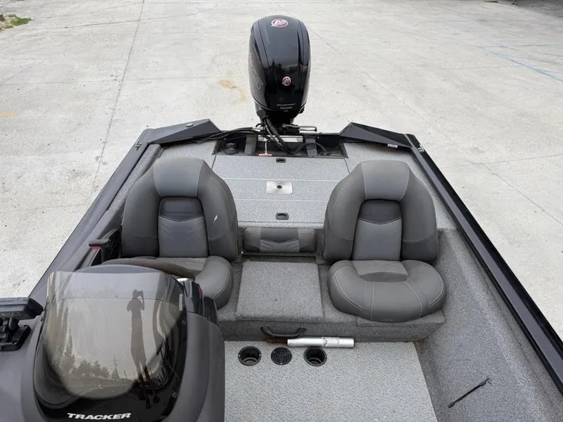 Slide: The Image of Tracker 190 TX 2019 - 3