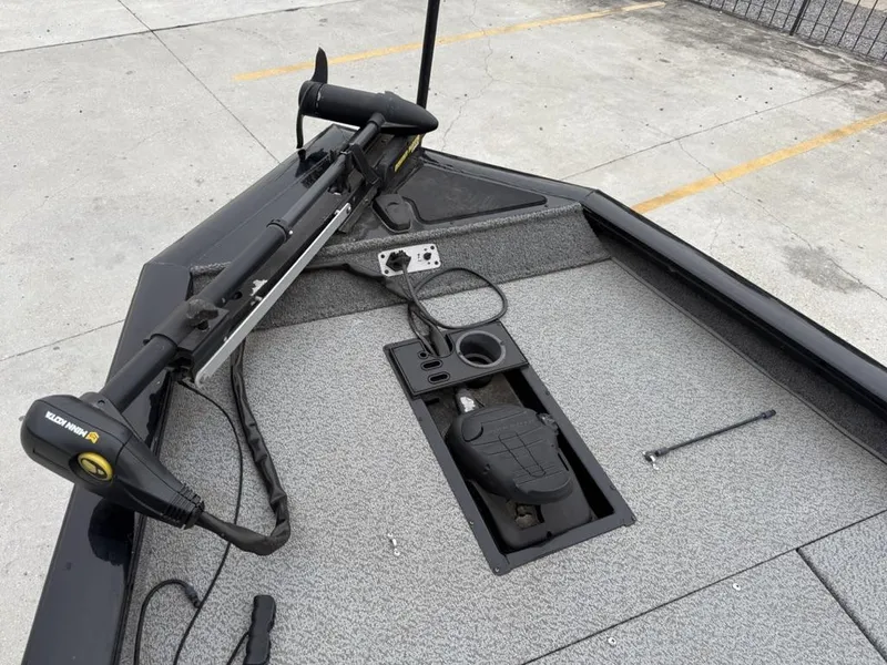 Slide: The Image of Tracker 190 TX 2019 - 4