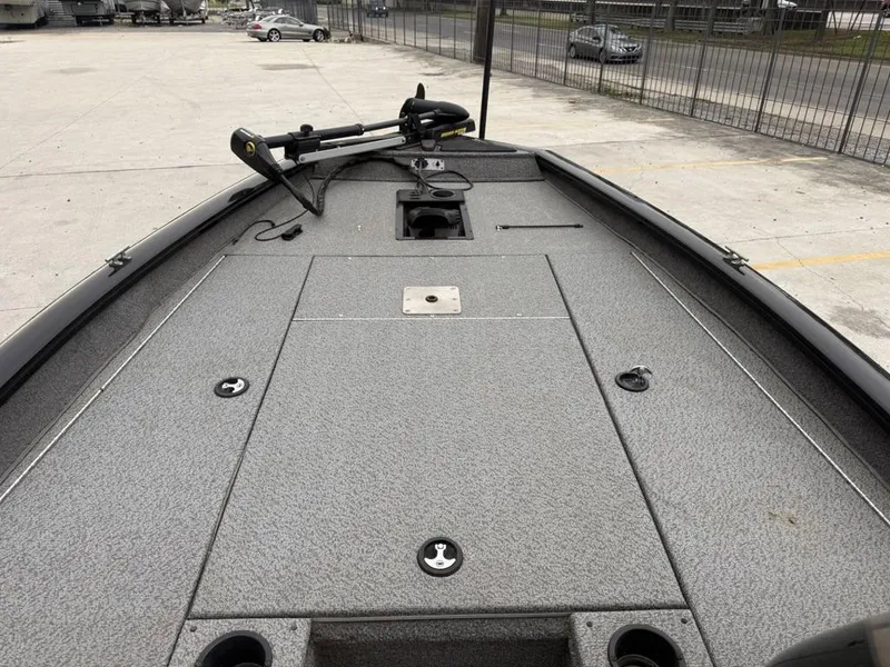 Slide: The Image of Tracker 190 TX 2019 - 6