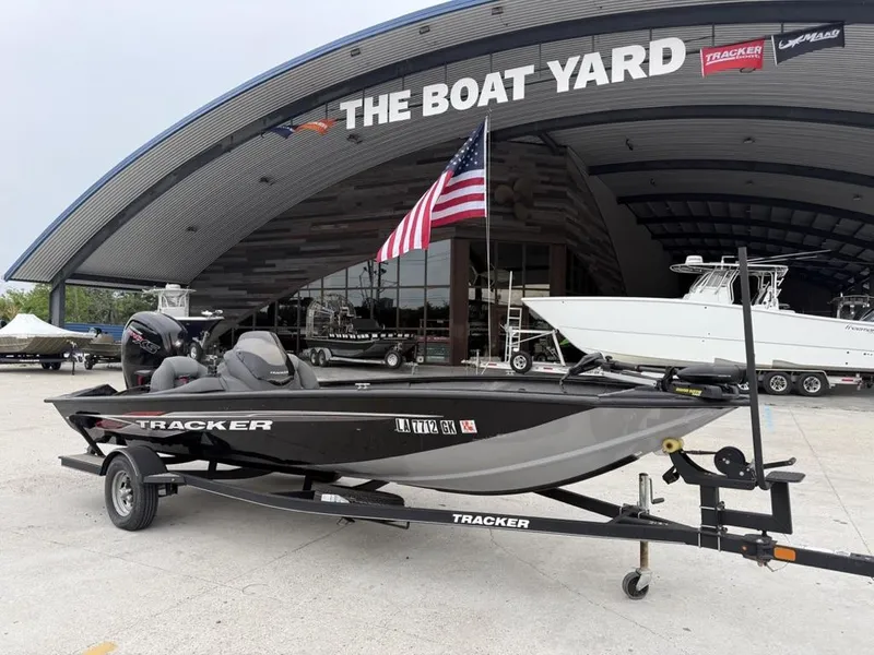 Slide: The Image of Tracker 190 TX 2019 - 8