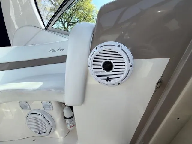 Slide: The Image of Sea Ray Sundancer 320 2005 - 16