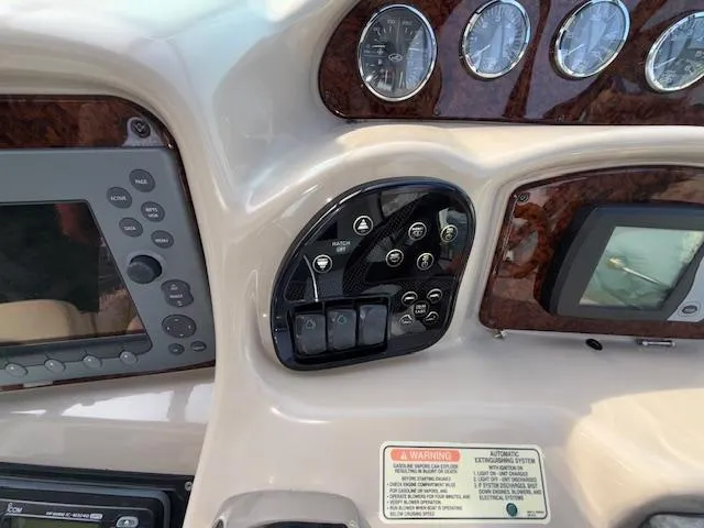 Slide: The Image of Sea Ray Sundancer 320 2005 - 8