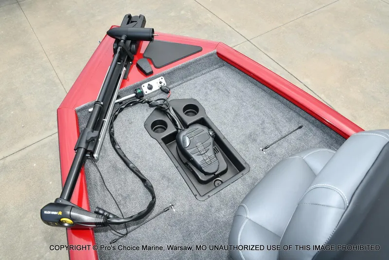 Slide: The Image of 2025 Tracker Pro Team 190 TX boat interior with trolling motor and seating. - 39