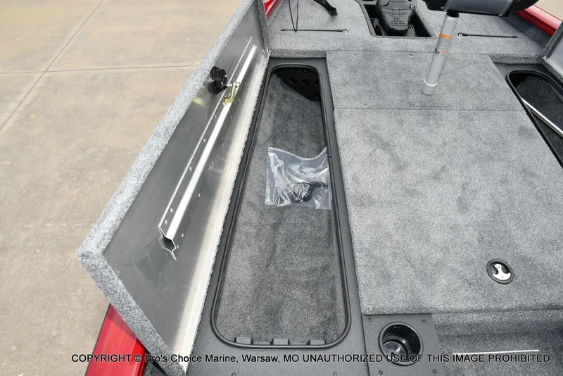 Slide: The Image of Tracker Pro Team 190 TX 2025 - 51