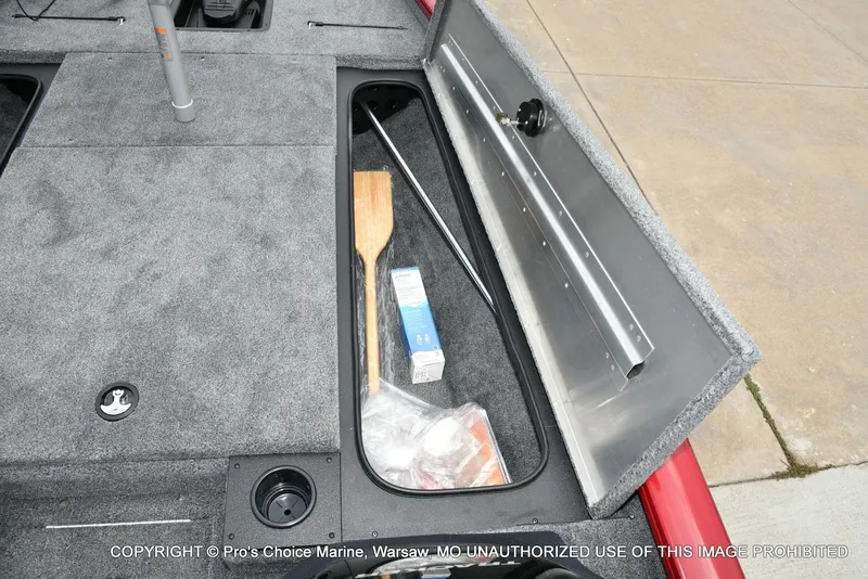 Slide: The Image of Tracker Pro Team 190 TX 2025 - 53