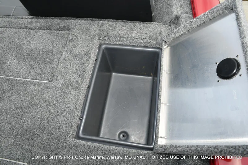 Slide: The Image of Tracker Pro Team 190 TX 2025 - 62