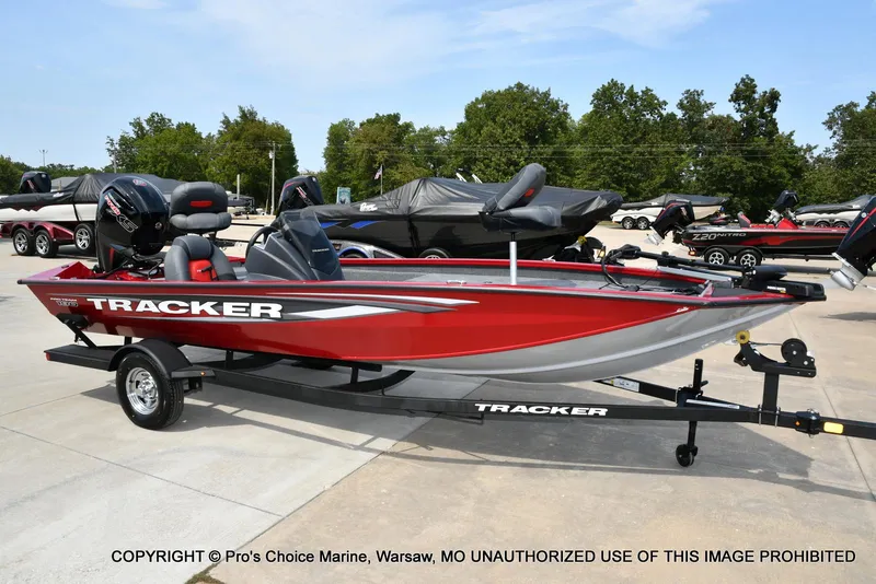 Slide: The Image of Tracker Pro Team 190 TX 2025 - 63