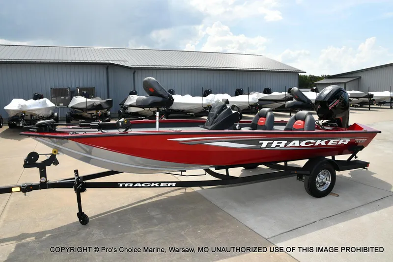 Slide: The Image of Tracker Pro Team 190 TX 2025 - 66