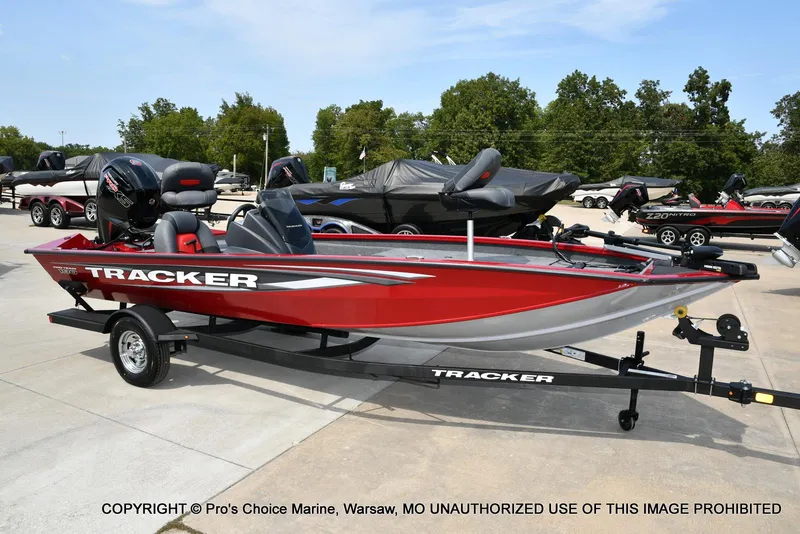 Slide: The Image of Tracker Pro Team 190 TX 2025 - 67