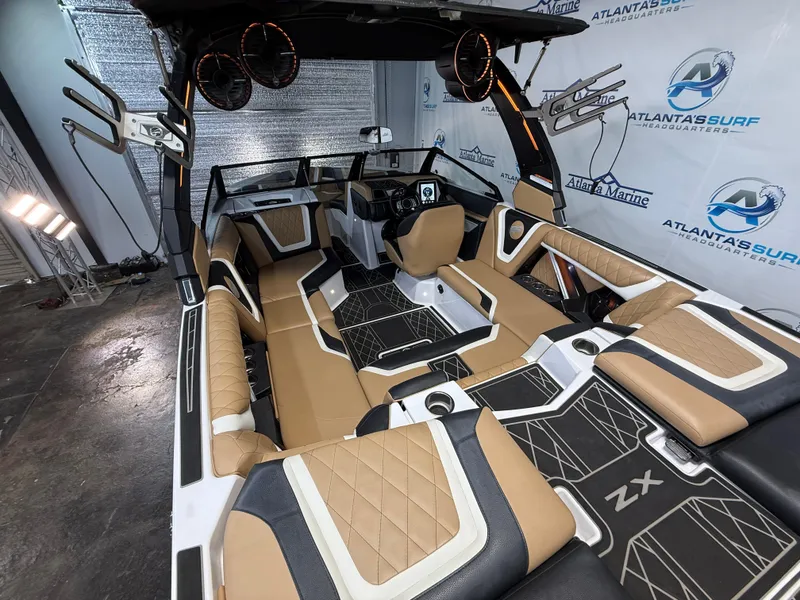 Slide: The Image of Tigé 21ZX 2022 - 11