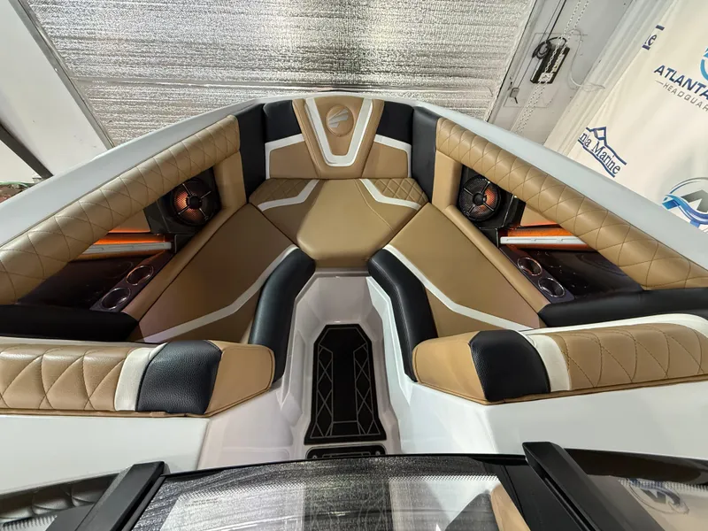 Slide: The Image of Tigé 21ZX 2022 - 21