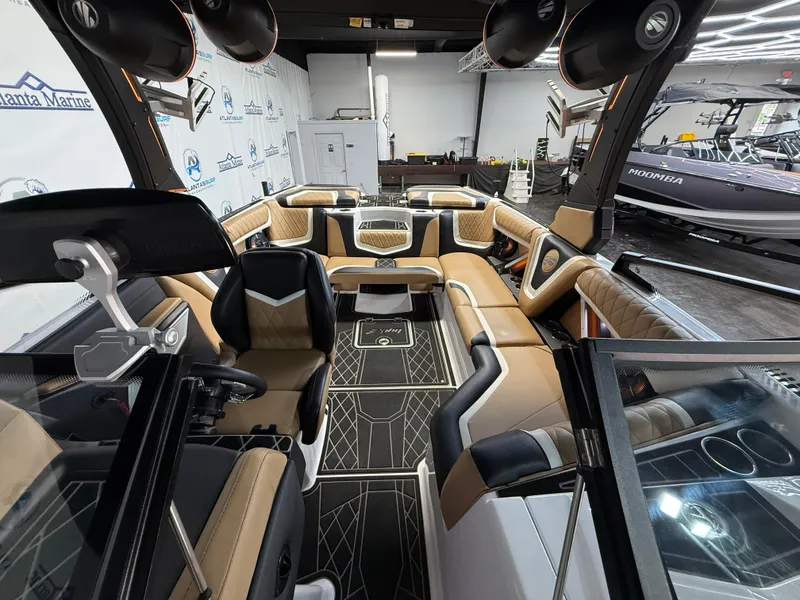 Slide: The Image of Tigé 21ZX 2022 - 22